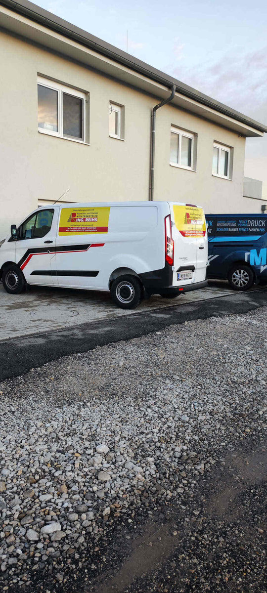 Beschriftung auf Fahrzeug von Werbetechnik fragMARIO.at